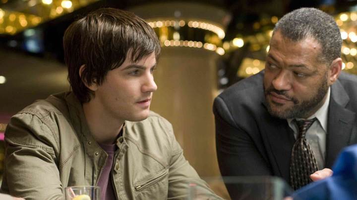 21 – Laurence Fishburne and Jim Sturgess Sitting